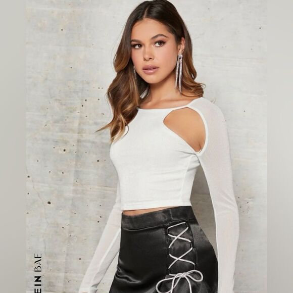 White Shein top - Picture 3 of 5